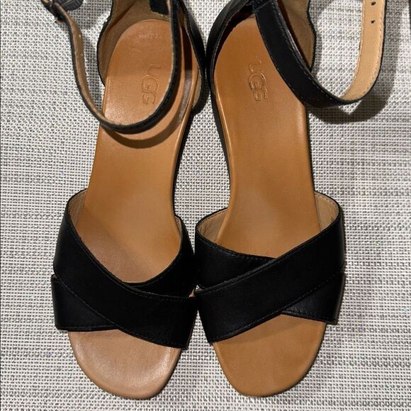 UGG 7.5 Black Tan Interior Cross Cross Ankle Strap Back Zip Wedge Sandals - Picture 7 of 11